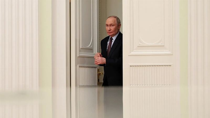 EU Sanctions: Russia Begins to Feel Economic Impact