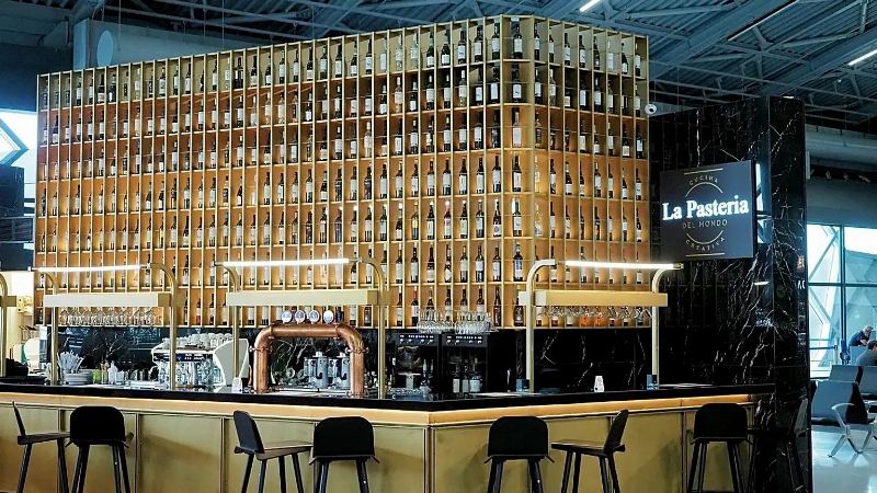 Morning Alcohol at Airports: Should You Drink Before Your Flight?