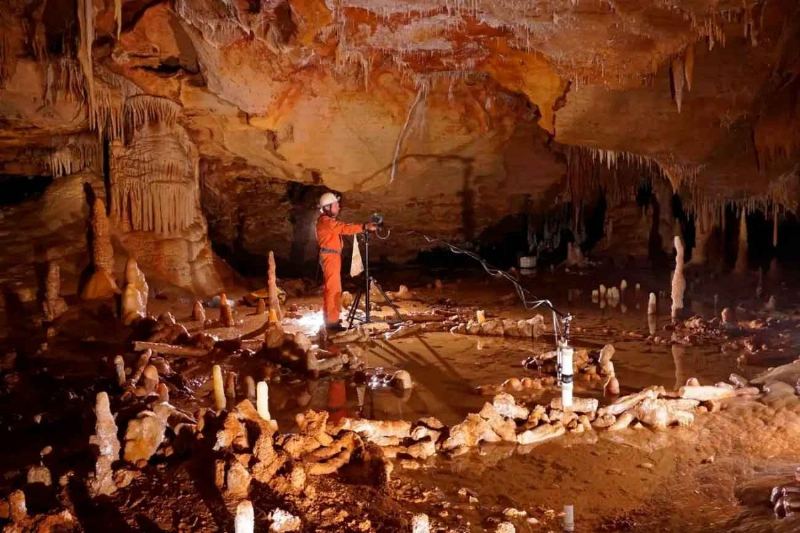 Remarkable Discovery: Neanderthal Knee Print Found in Bruniquel Cave